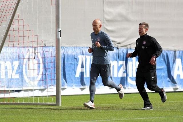 官方：伊尼戈右膝内侧半月板发炎退出西班牙名单，赫伊森入选.