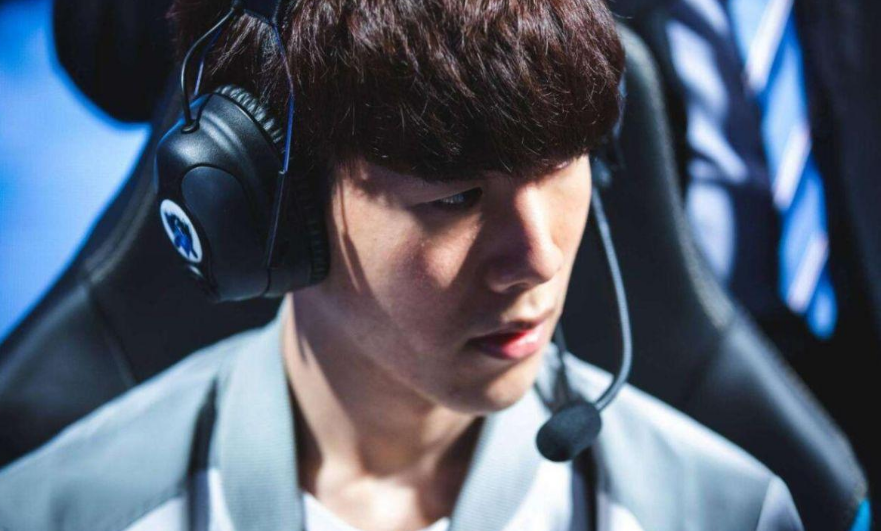 替补球员同 替补球员同