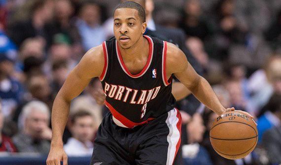 记者：维尼修斯不会去巴西队报到，他大概伤缺10天