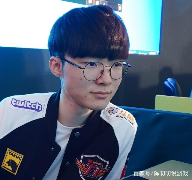 刘浪舟晒广州队旧将聚餐合照：满满回忆，愿我们能最高处相见.