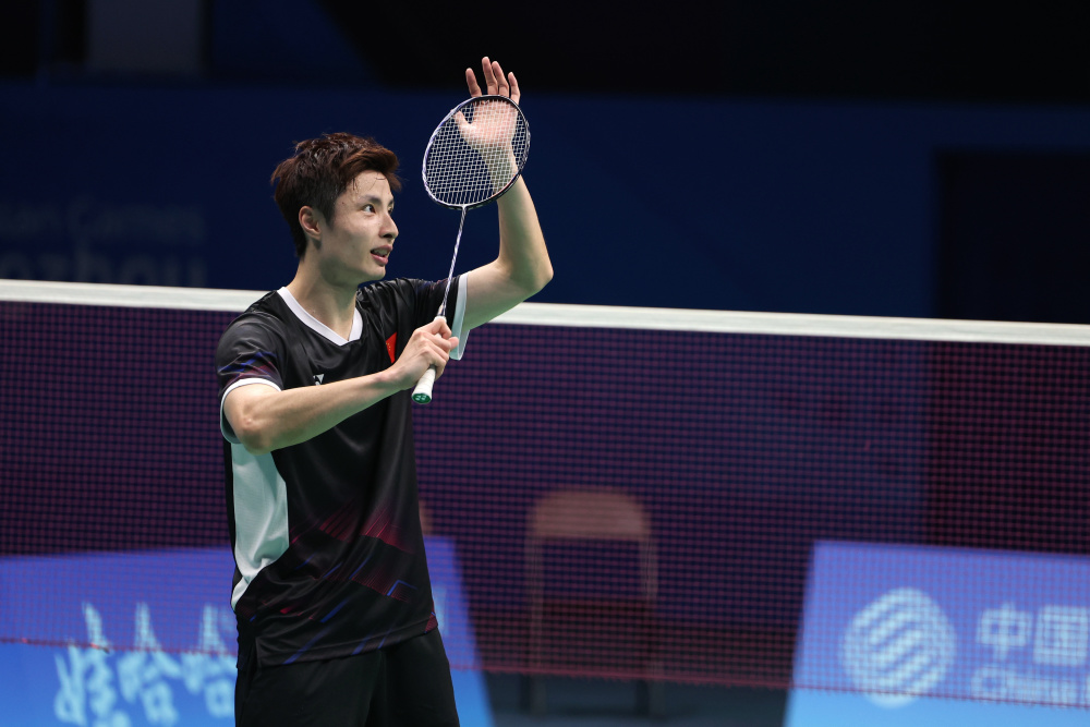 [图]詹姆斯28+11+11失绝平球 憾负活塞.